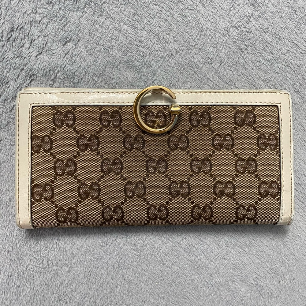 Authentic pre owned Gucci Beige/Ivory GG Canvas and Leather Continental Wallet
